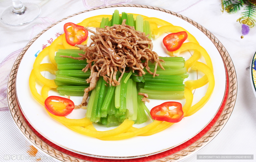 土芹菜拌肉丝