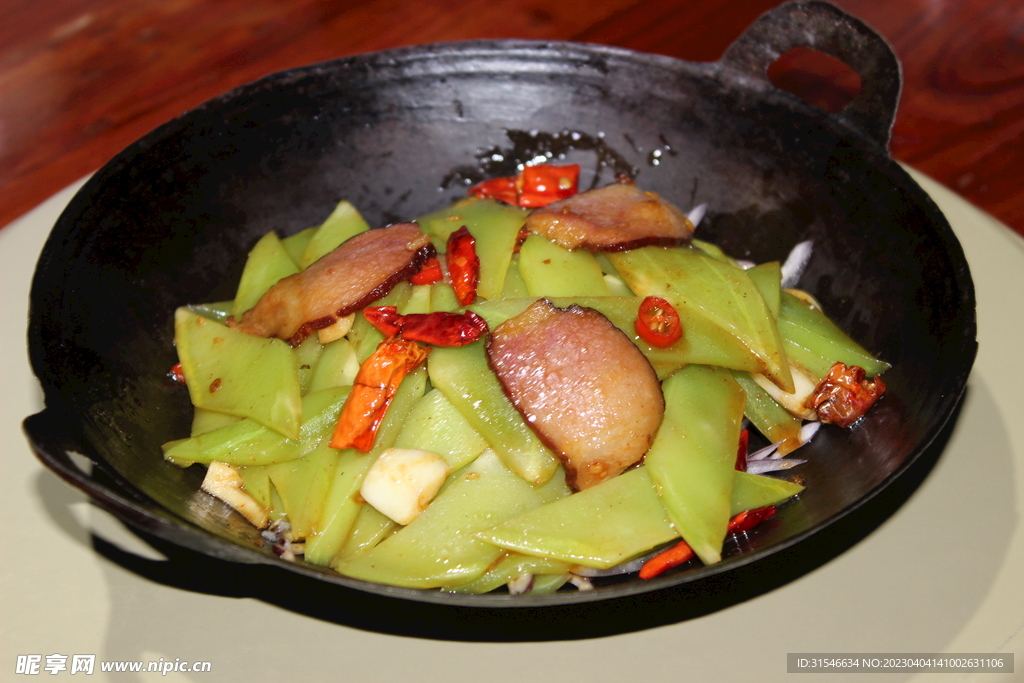 腊肉干锅脆笋