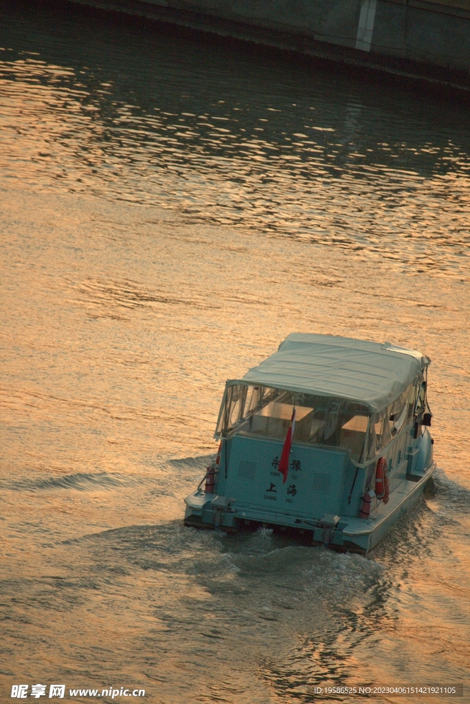 苏州河上的小船