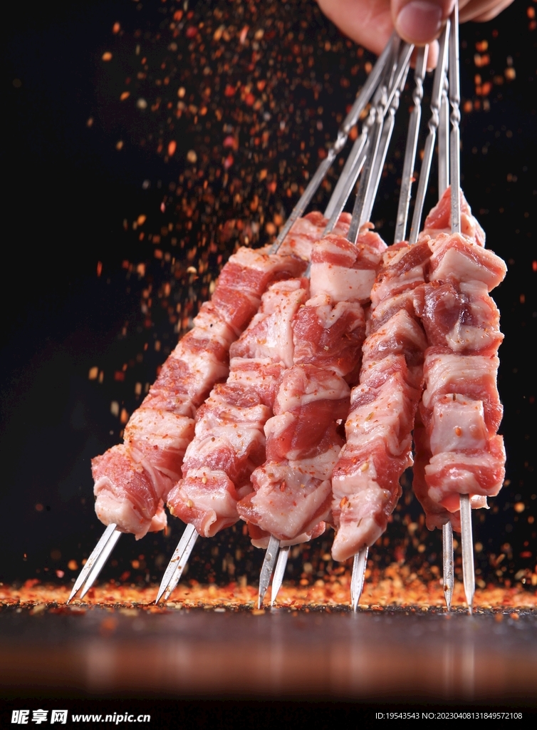 新鲜羊肉串 