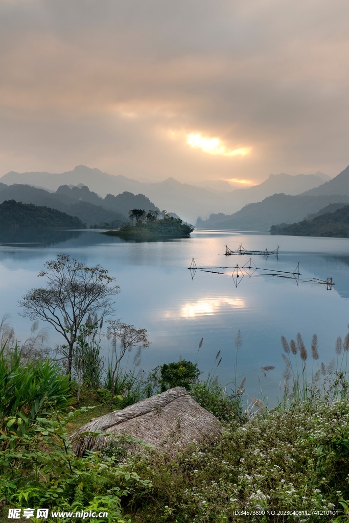 山湖美景