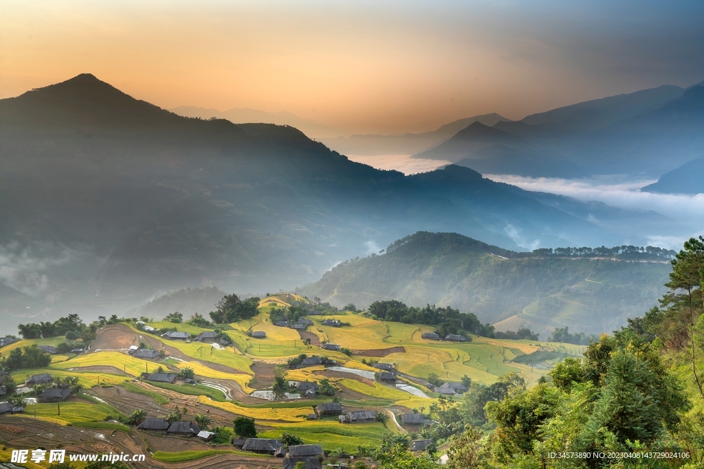 山村清晨