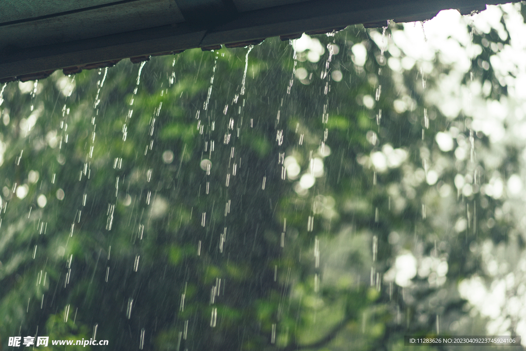 屋檐下雨背景