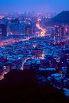 古镇夜景车流图