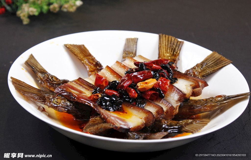 腊鱼尾蒸腊肉