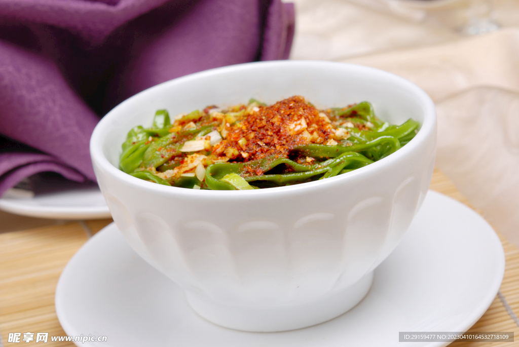 油泼菠菜面