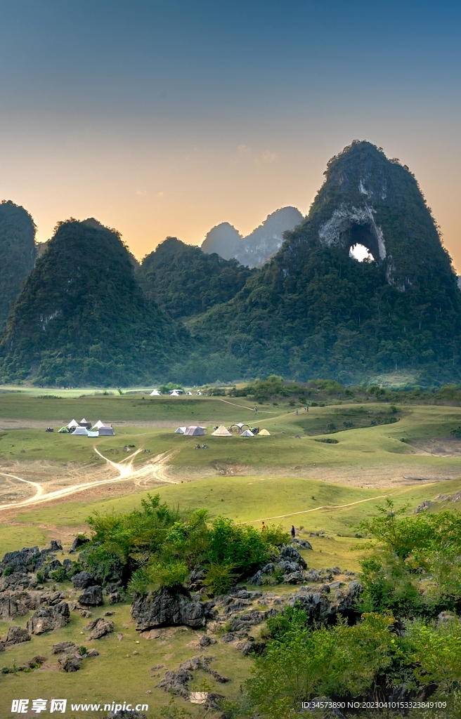 山下的营地