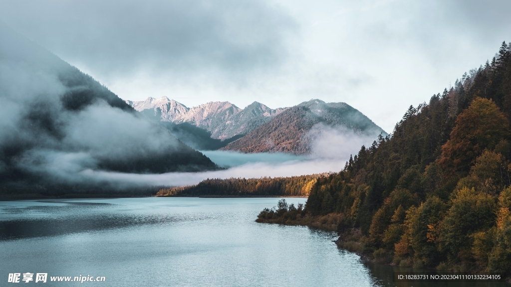 雾气山湖泊
