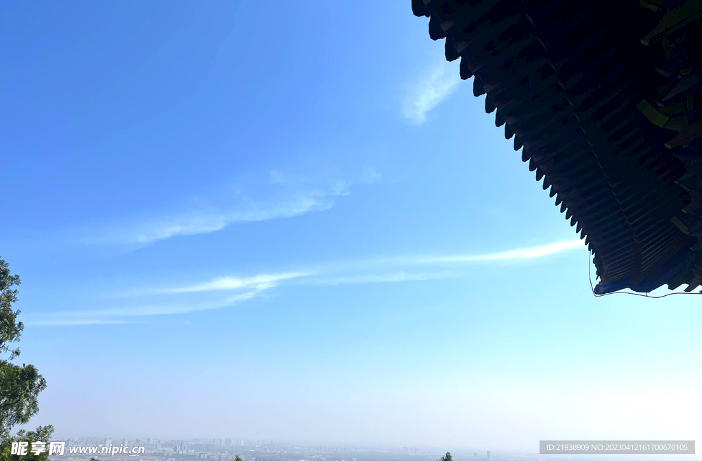 蓝天屋檐