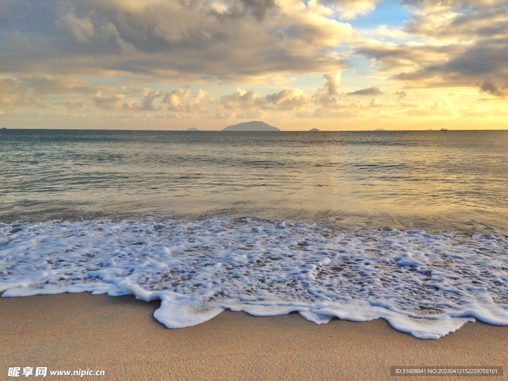 夏天海浪沙滩