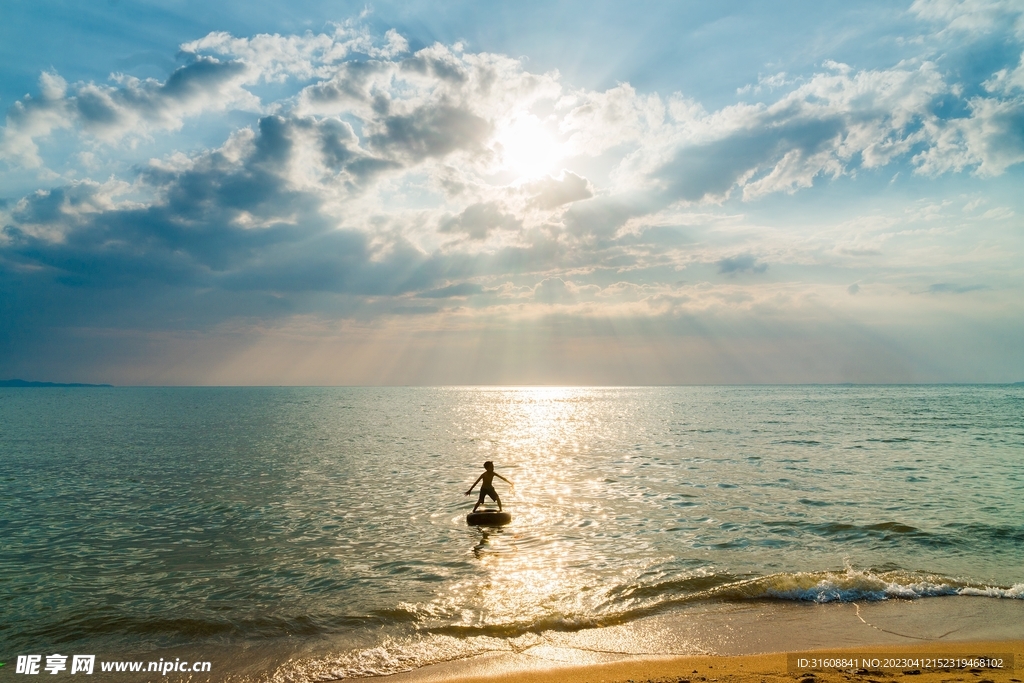 夏天海浪沙滩