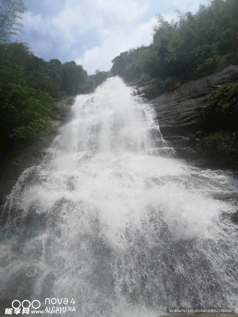 水 瀑布