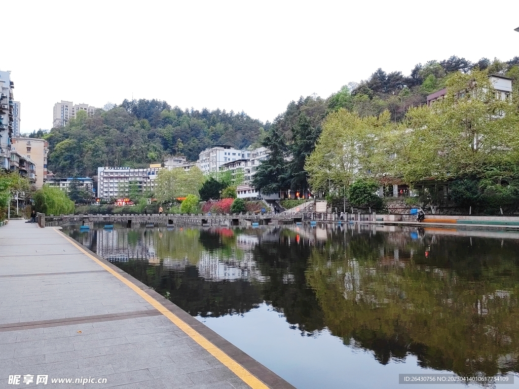 遵义市区湘江河外景