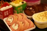 豆乳盒子毛巾卷小蛋糕甜品店照片