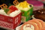 甜品店甜点蛋糕面包摄影图