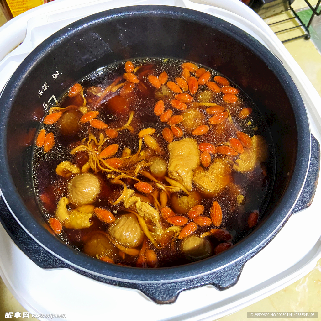 立冬了，来碗滋补热汤，好暖！——红枣枸杞炖鸡汤（多动图，孔瑶的食谱）