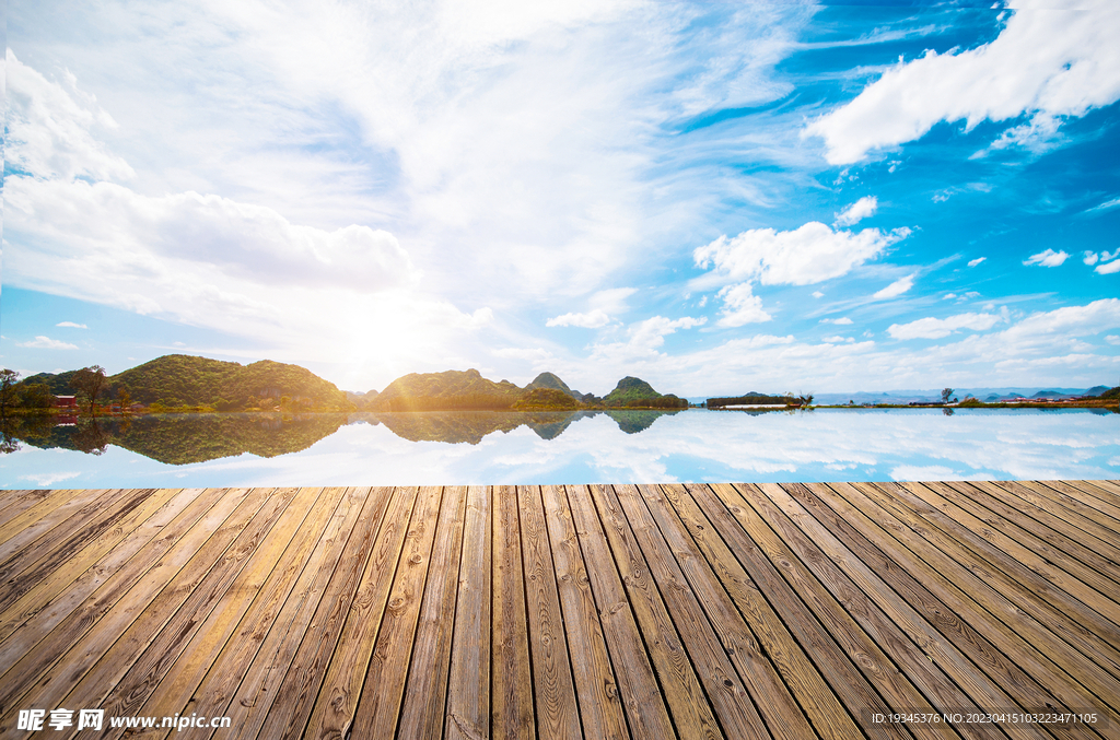 河流远山天空背景