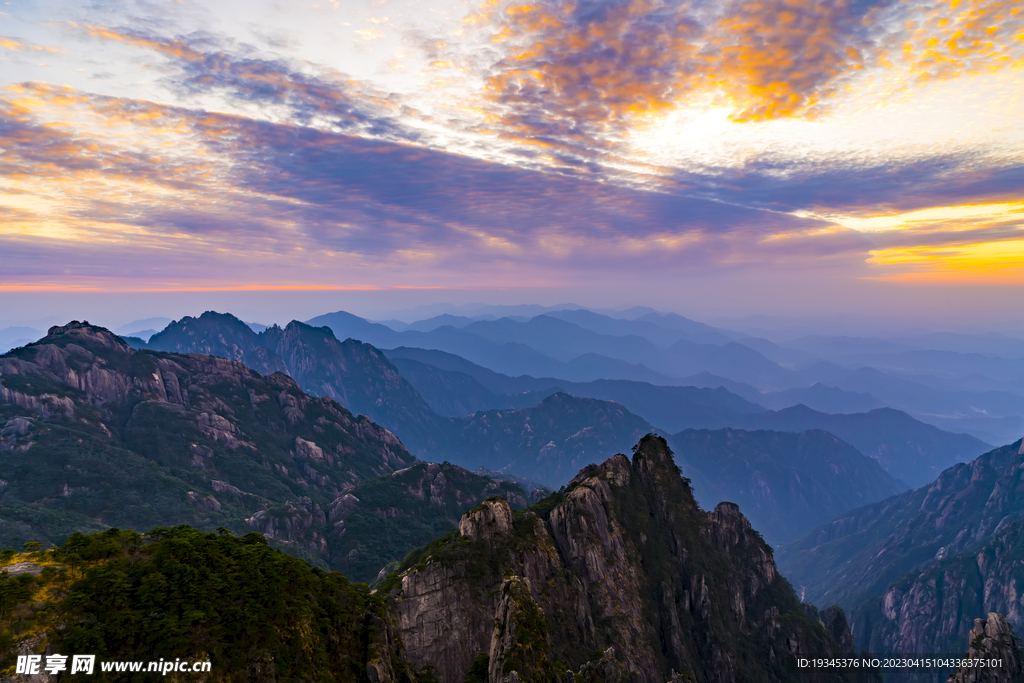 晚霞远山美景