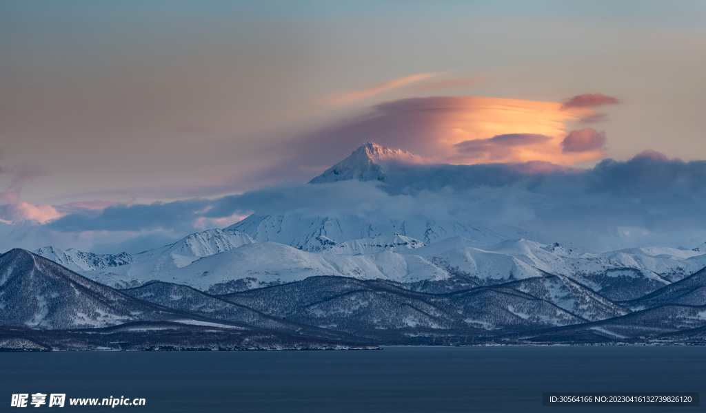雪山山峰