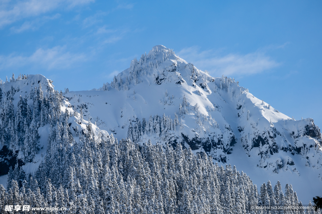 雪山山峰