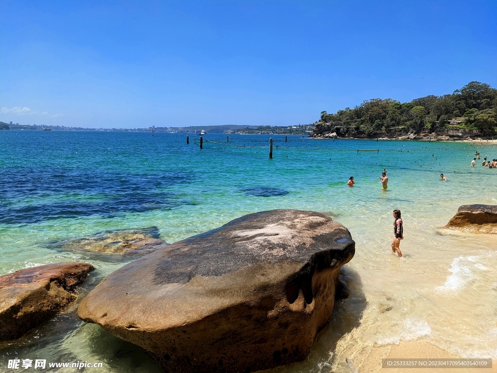 海滩游客旅游