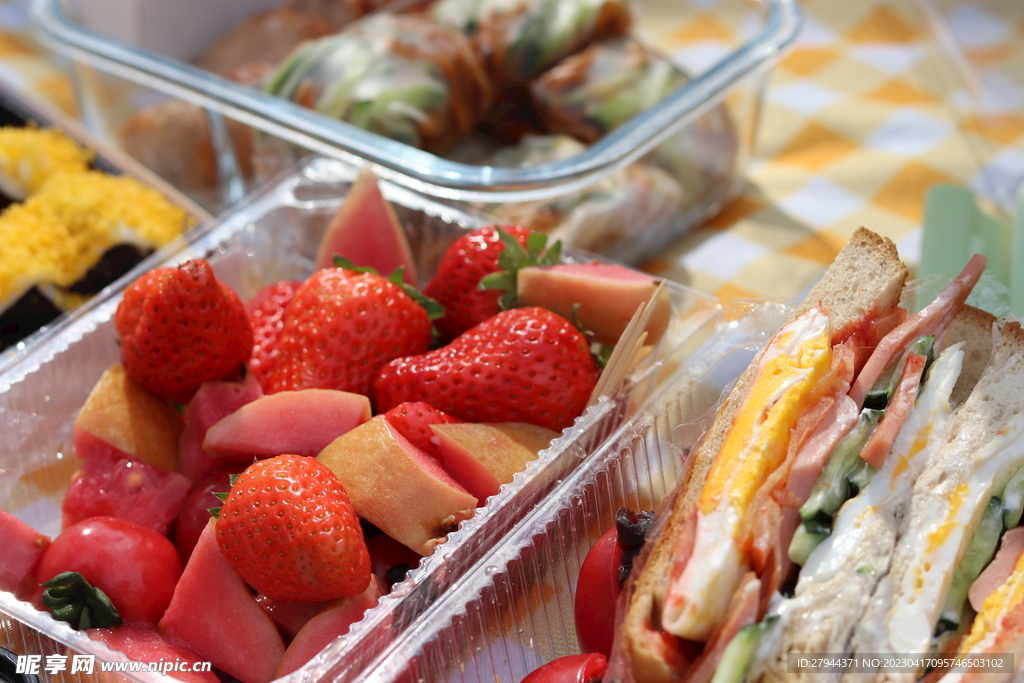 草莓水果三明治野餐高清摄影图