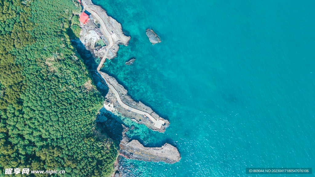 航拍北海涠洲岛的火山地质公园