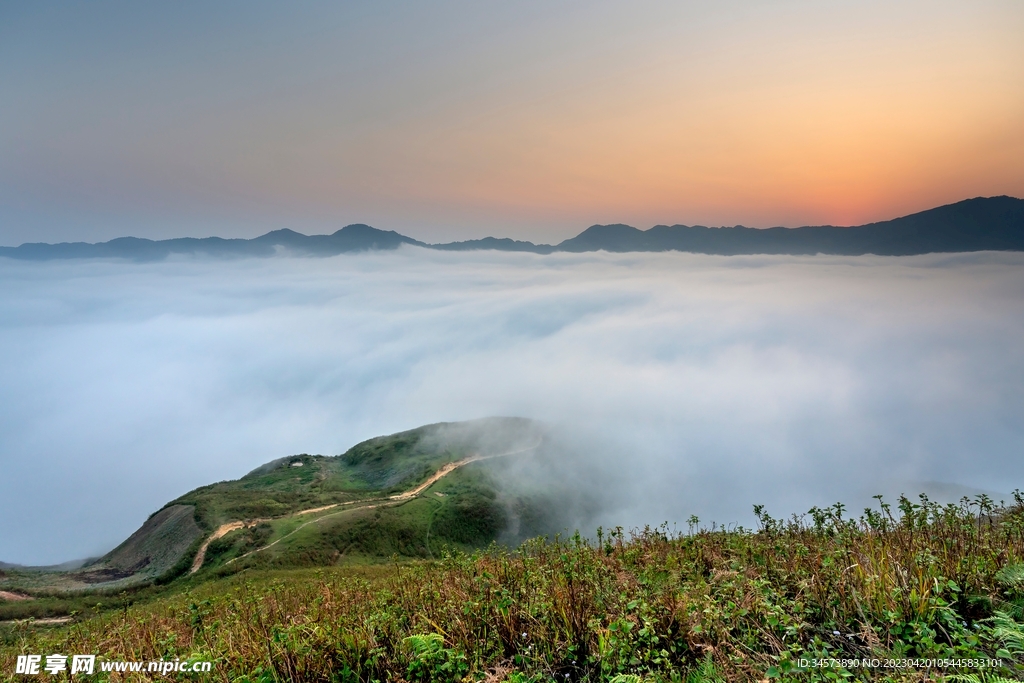 山间云海