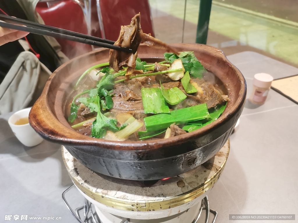 广州人最爱吃的牛腩煲，味道十足，美味鲜香|牛腩煲|美味|最爱_新浪新闻