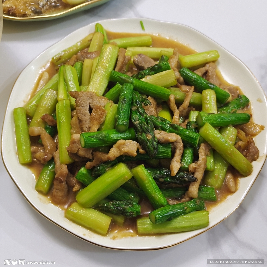 绿芦笋炒肉片,绿芦笋炒肉片的家常做法 - 美食杰绿芦笋炒肉片做法大全