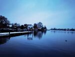 欧洲冬季湖面蓝色旅游风景