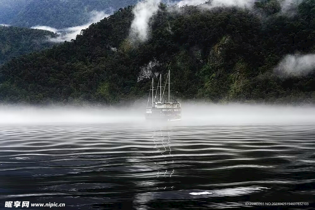 雾海行舟