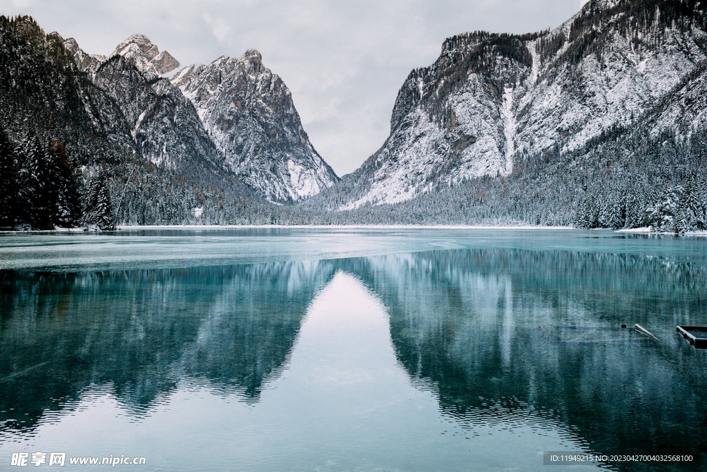 雪山丽景 