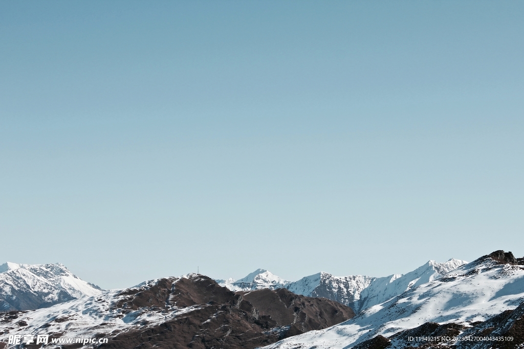  雪山丽景 