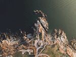 俯瞰海岸边风景