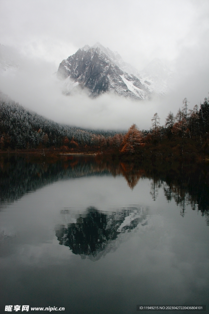 夜晚湖泊美景