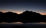 夜晚湖上风景