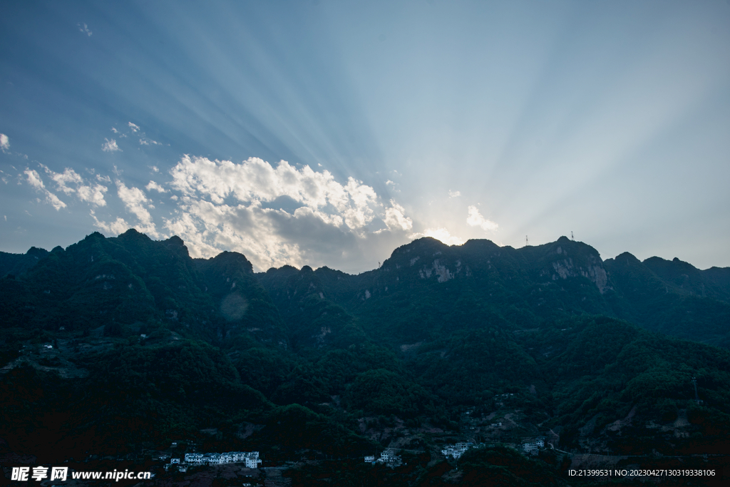 笔架山光芒