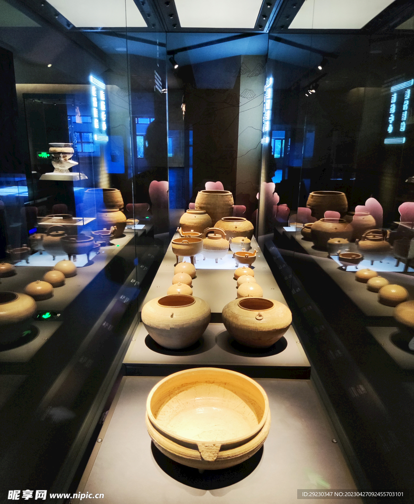 古典陶罐展陈
