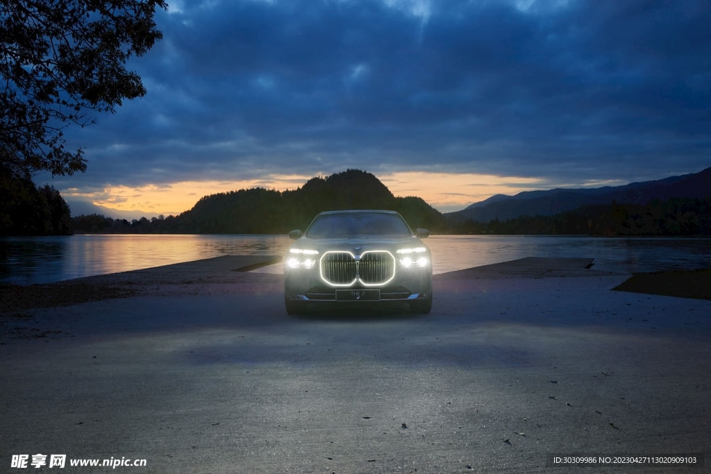 创新纯电动BMW i7