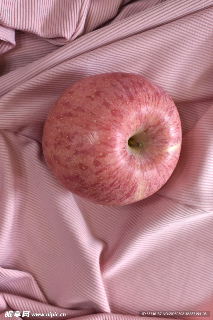 苹果粉色背景