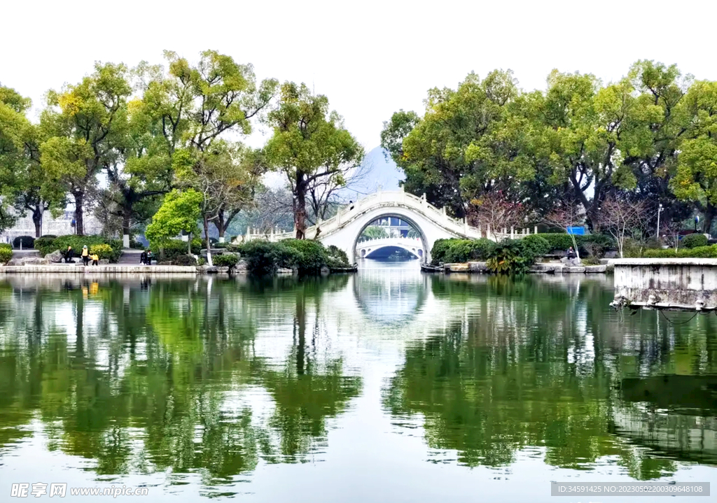 西湖石桥特写