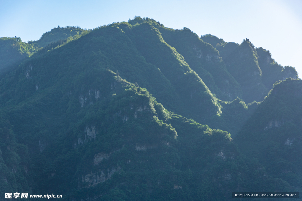 一座青山