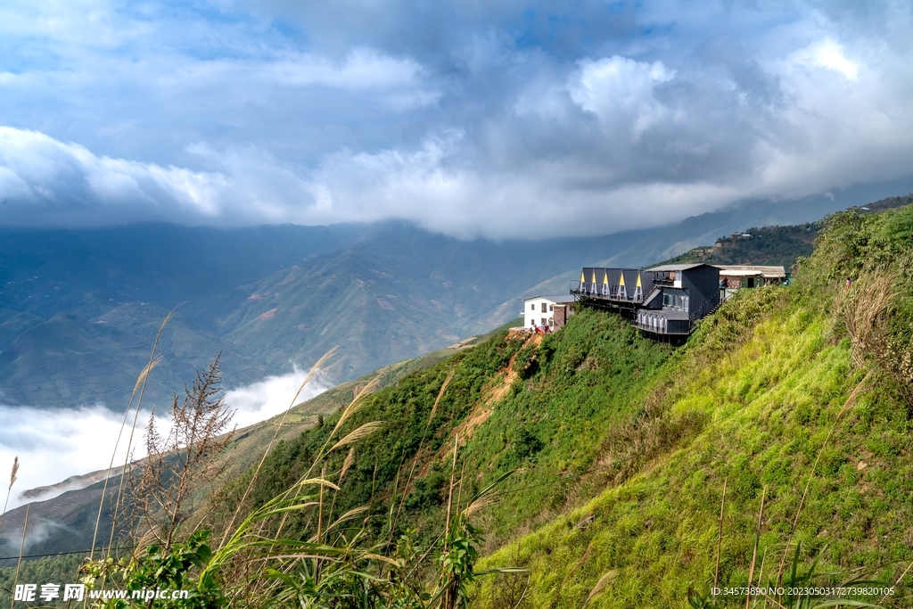 山坡上的度假村