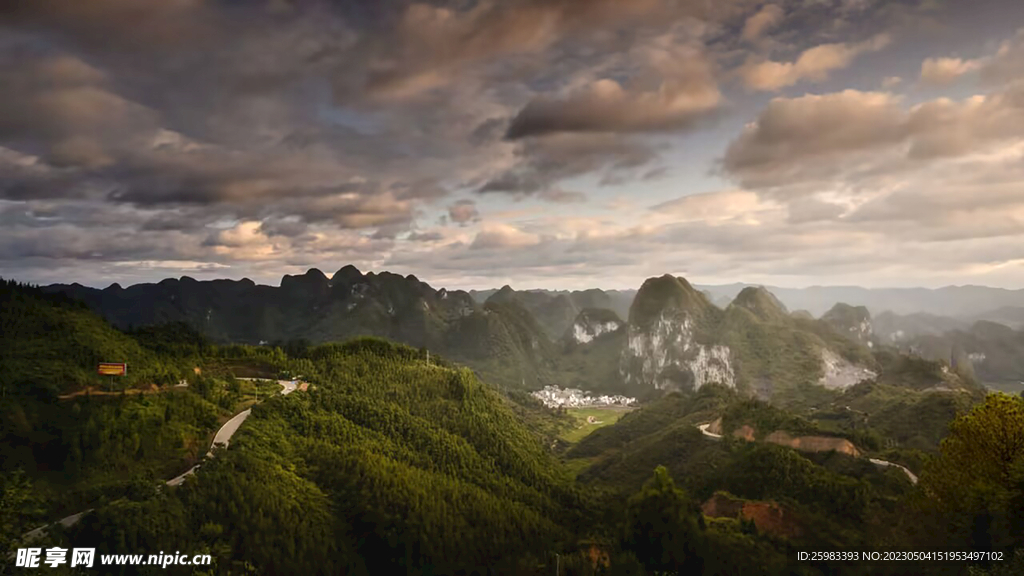 崇山峻岭