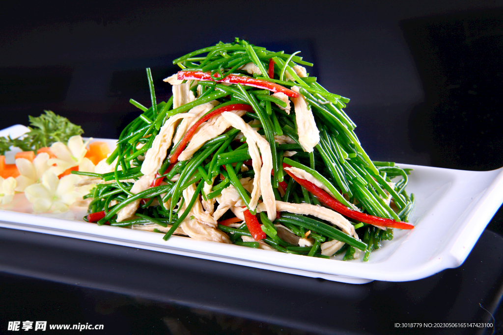 手撕鸡肉拌沙葱
