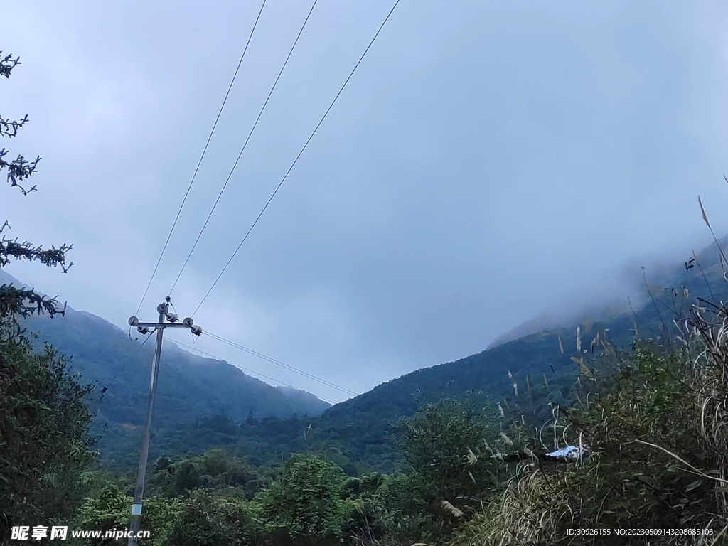 山间雾霾