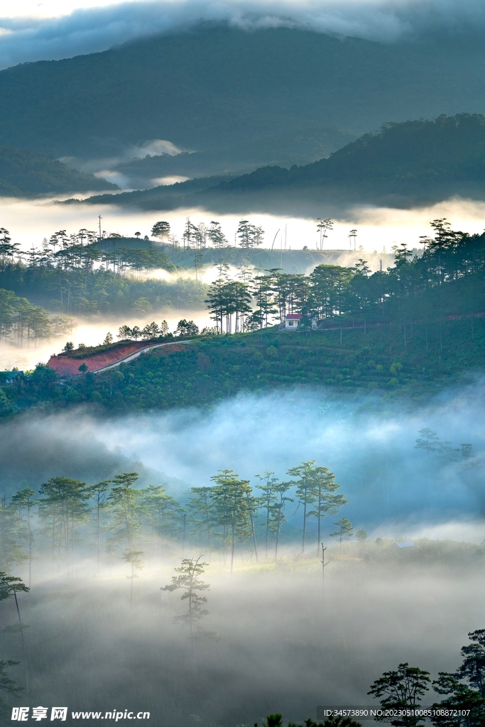 山间清晨