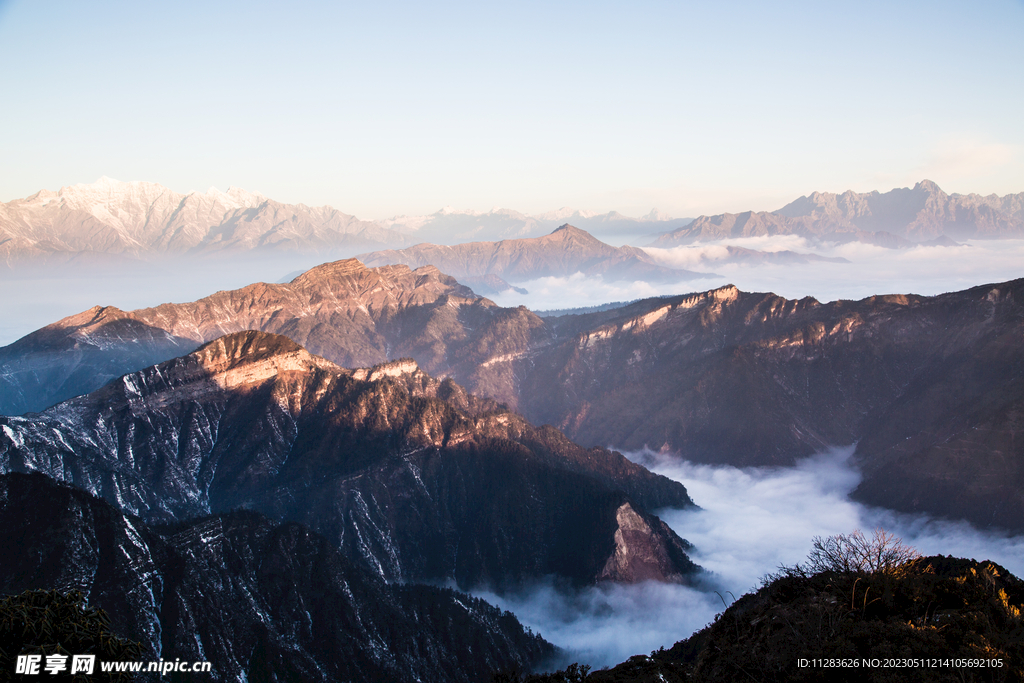 群山背景