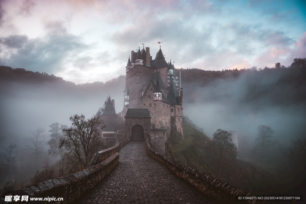 迷雾城堡 